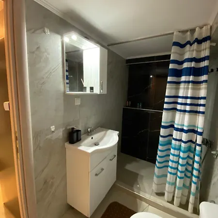 Kurti Apartman *